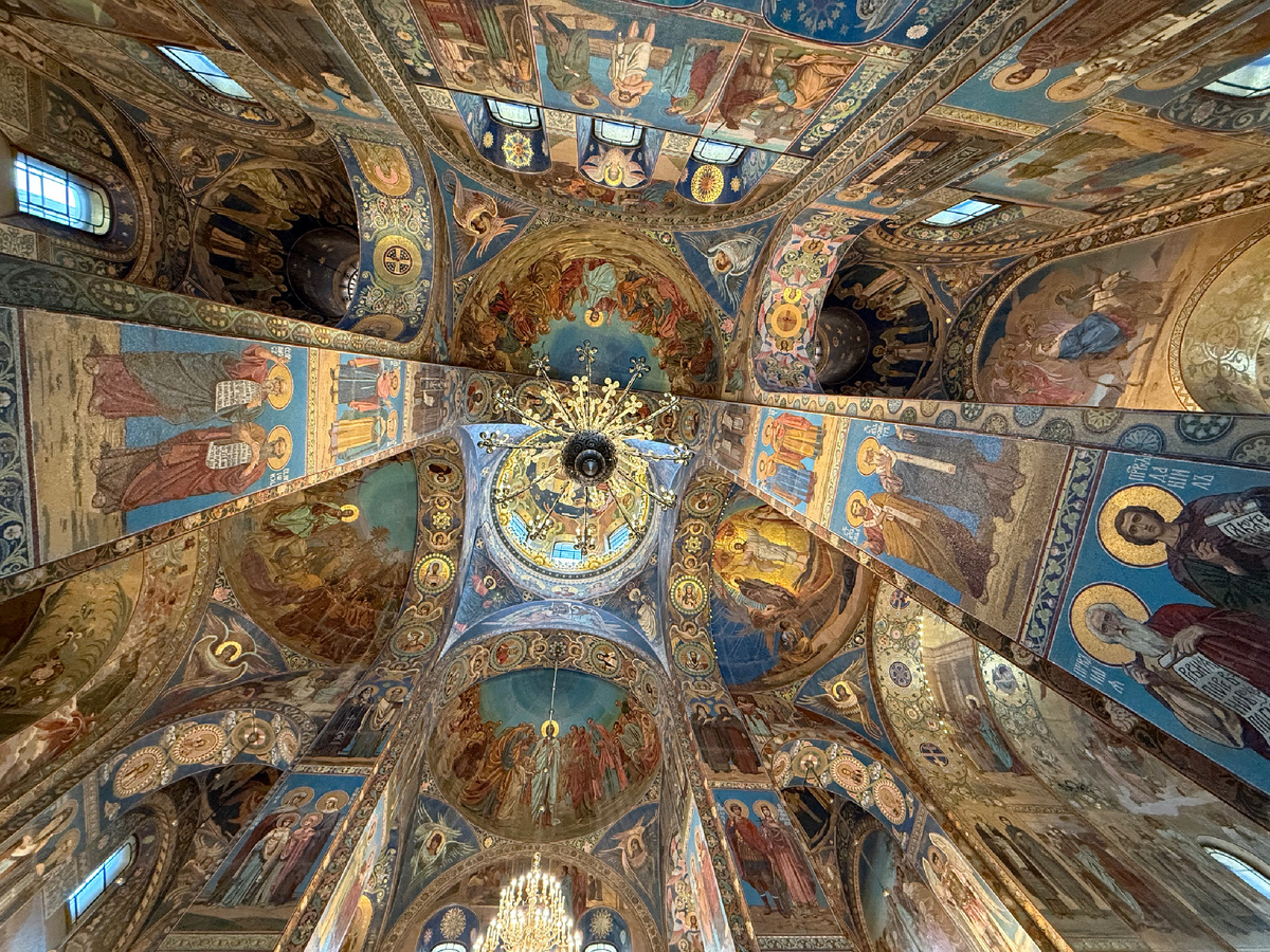 Потолок завораживает 