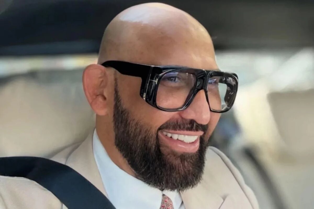    Блогер Василенко поможет бойцам СВО после езды по набережной на Ferrari