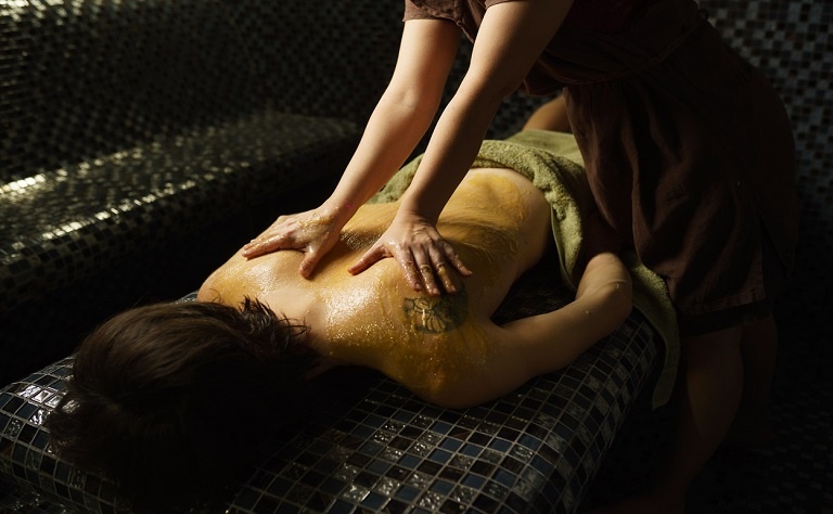 ПОЛЬЗА МЕДОВОГО МАССАЖА В РУССКОЙ БАНЕ