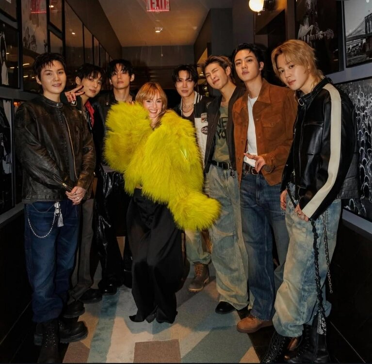 ФОТО: Instagram Сьюки Уотерхаус (запрещенная в России соцсеть; принадлежит компании Meta, признанной экстремистской организацией и запрещенной в РФ)📷
