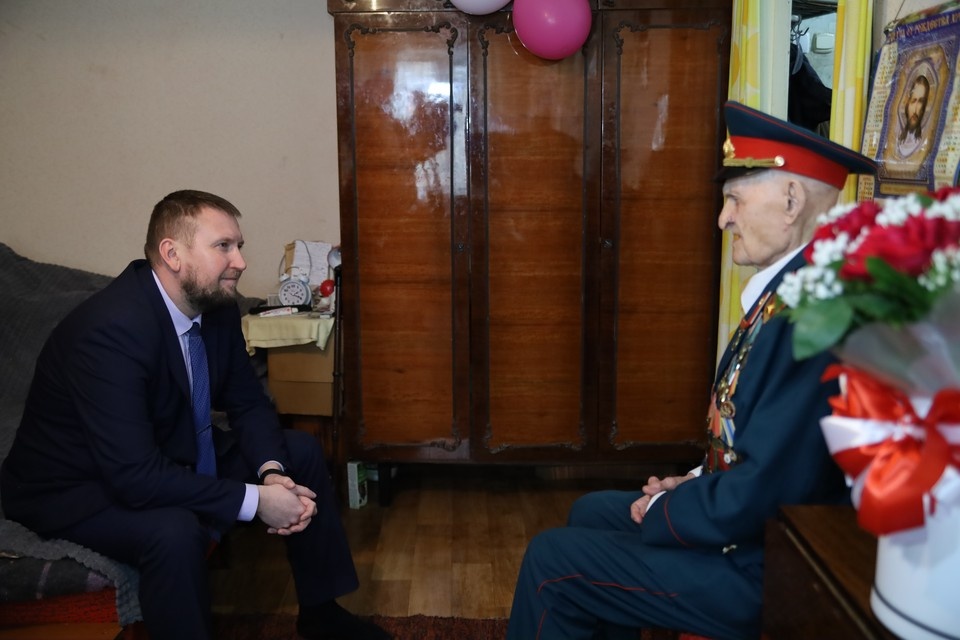    Денис Мирошниченко поздравил со 100-летием ветерана Григория Пономаренко Валерия РАЗИНА