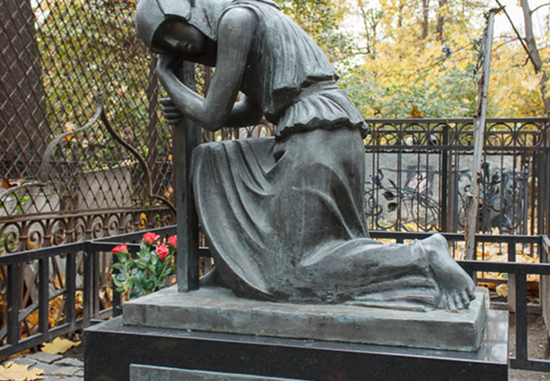 Могилы знаменитостей, покинувших этот мир 26 марта. Михаил Ульянов, Клара Лучко, Александр Барыкин и другие