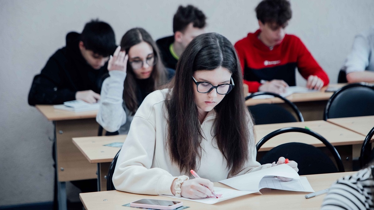    Сдача экзаменов - это всегда стресс для школьников