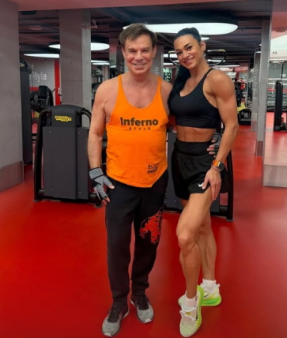 Ефим Шифрин в спортзале