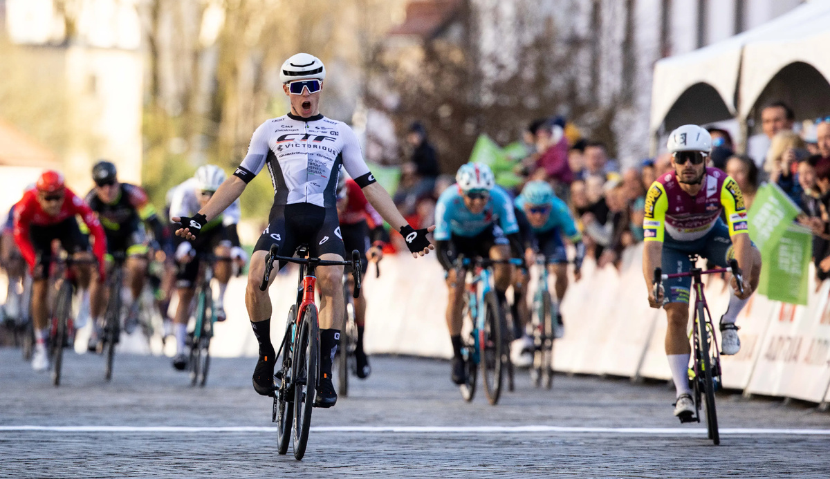 Жак Эржен стал первым в гонке 2025 года