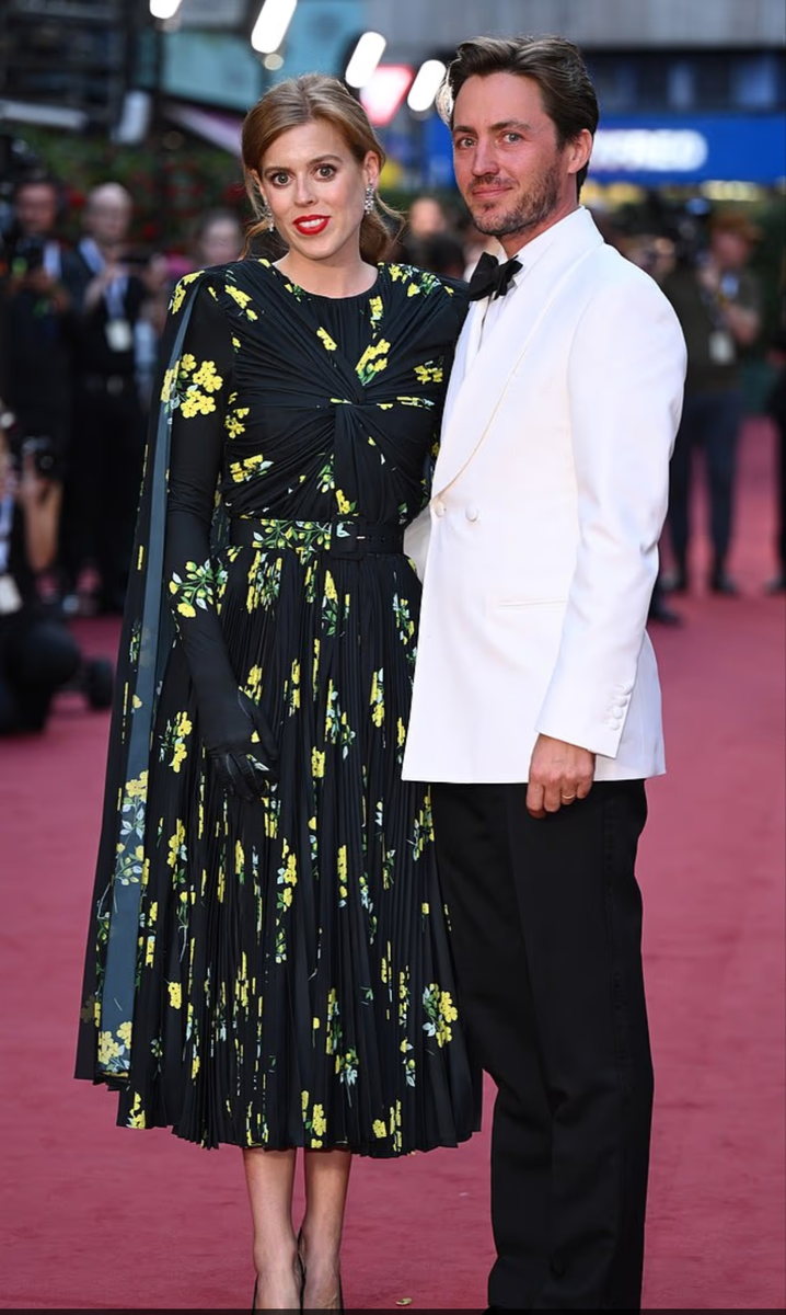 Есть опасения, что в отношениях Беатрис и Эдоардо Мапелли Моцци наступил непростой период; на фото 2023 год.