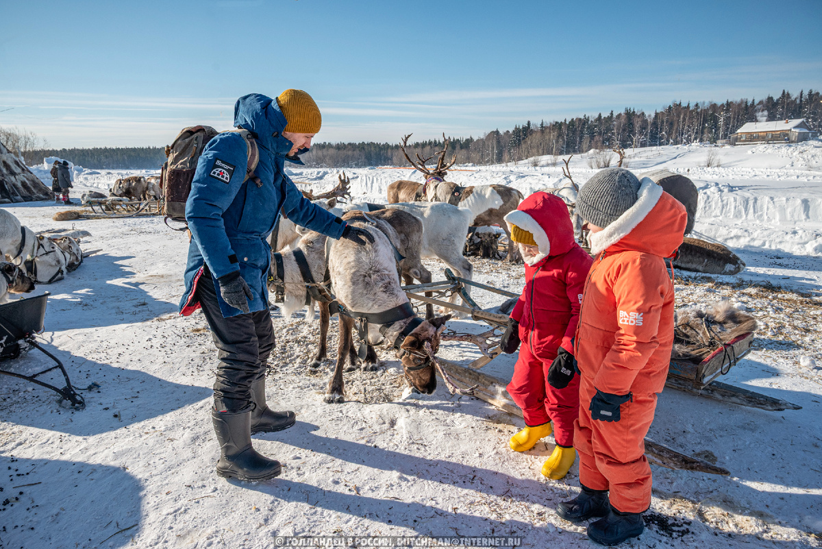 Привет! Меня зовут Махил, и я голландец в России. Я с детьми отправился в Арктику узнать больше о жизни и традициях оленеводов. И здесь увидели много удивительного!