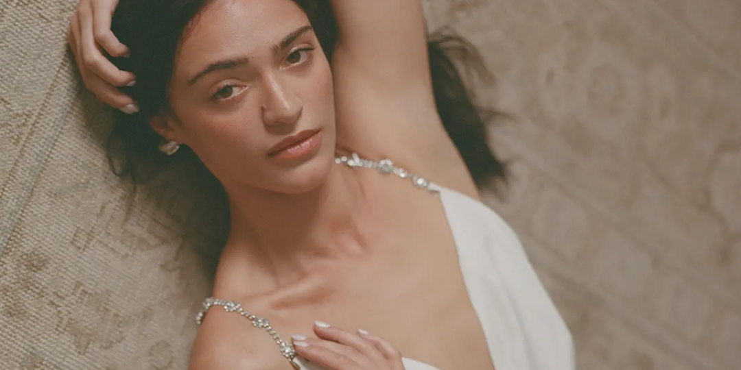 Maje разработал полностью белую коллекцию