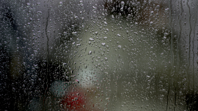 Фото: https://ru.freepik.com/free-photo/window-with-raindrops-it-lights_9927335.htm#fromView=search&page=1&position=18&uuid=0b0baafa-864f-49da-b601-19c1cd97431c&query=rain+