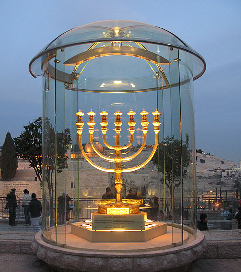 Почему менора так важна для евреев и что она означает?