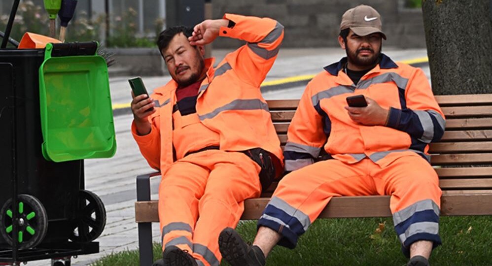 Что нам готовят? Мигрантам обещают зарплаты почти 400 тысяч и руководящие посты. А что будет дальше