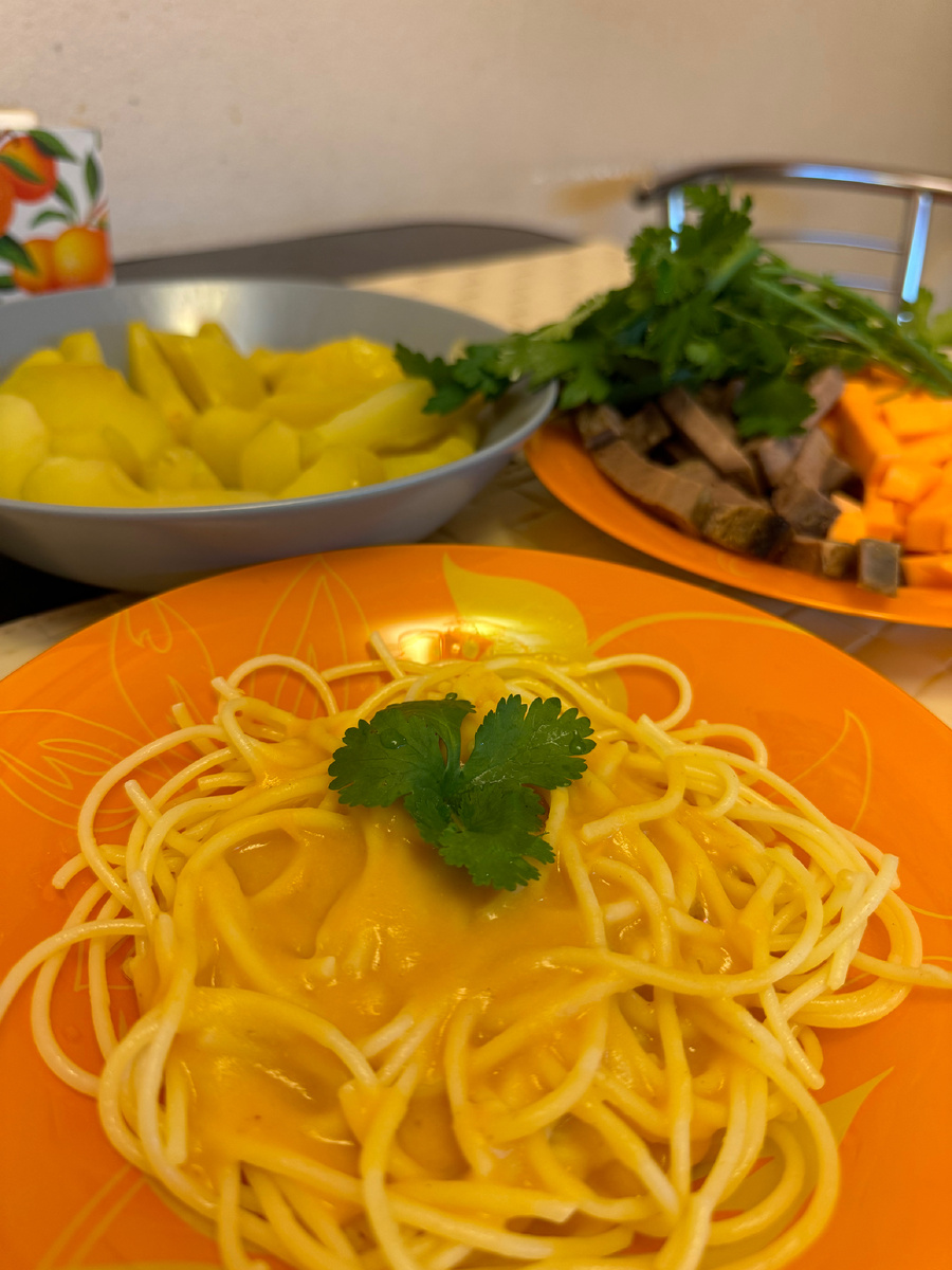 С таким насыщенным оформлением даже макароны перестают быть пустой едой)