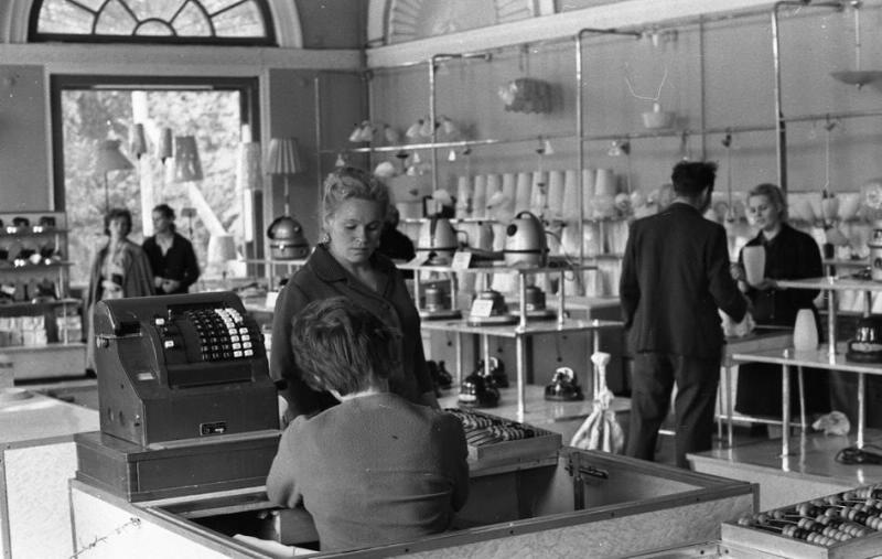 Семен Мишин-Моргенштерн
Магазин самообслуживания в городе Коломна
Дата съемки: 1960 - 1965
Источник russiainphoto.ru