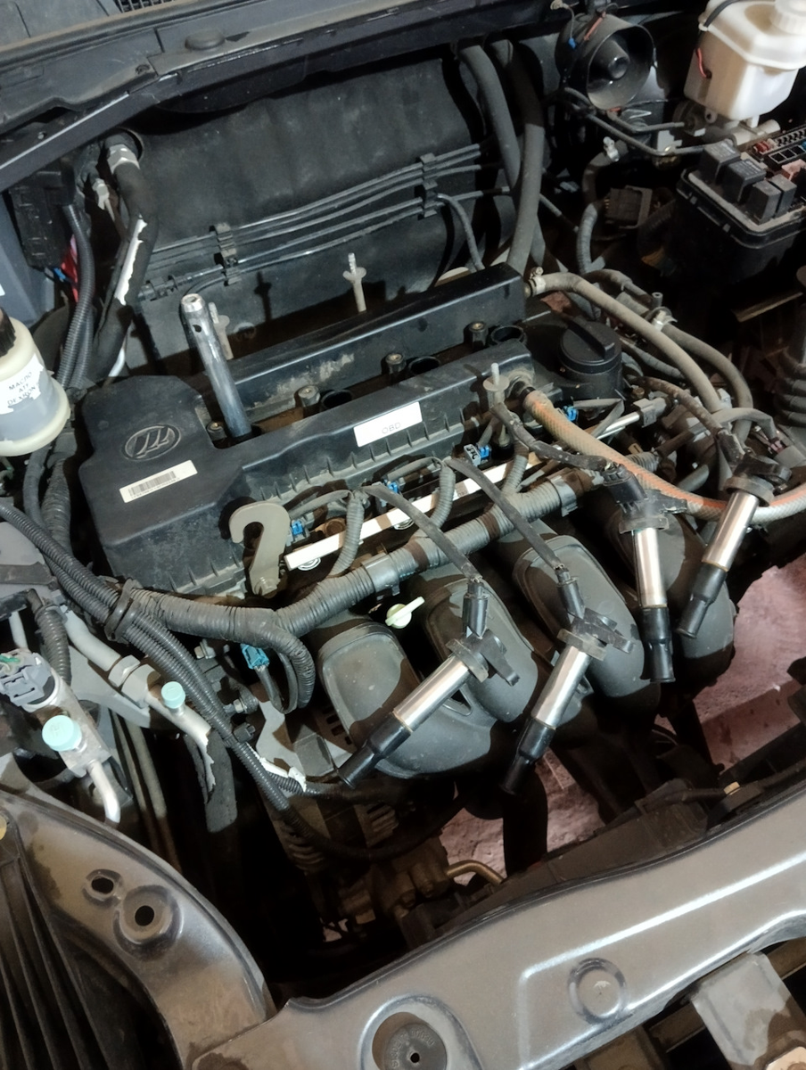 Выкручиваем свечи.

