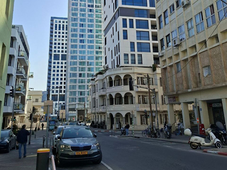     На обычно шумных улицах Тель-Авива в эти дни почти нет людей. Фото: Давид Генкин