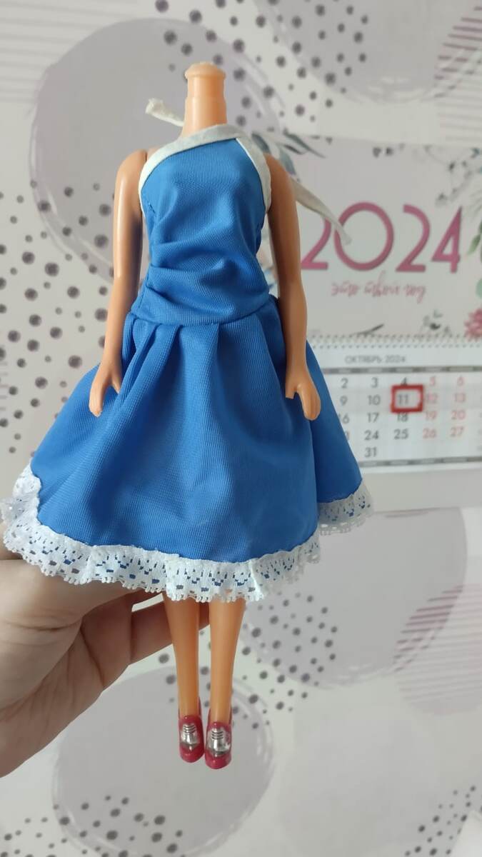 Платье и туфли Вероники (всем немного велико в талии) 