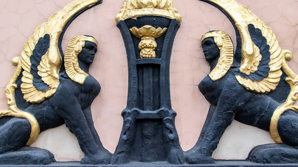 Декоративные скульптурные элементы на фасаде Воронежской филармонии.📷Фото: Егор Снетков / Коммерсантъ