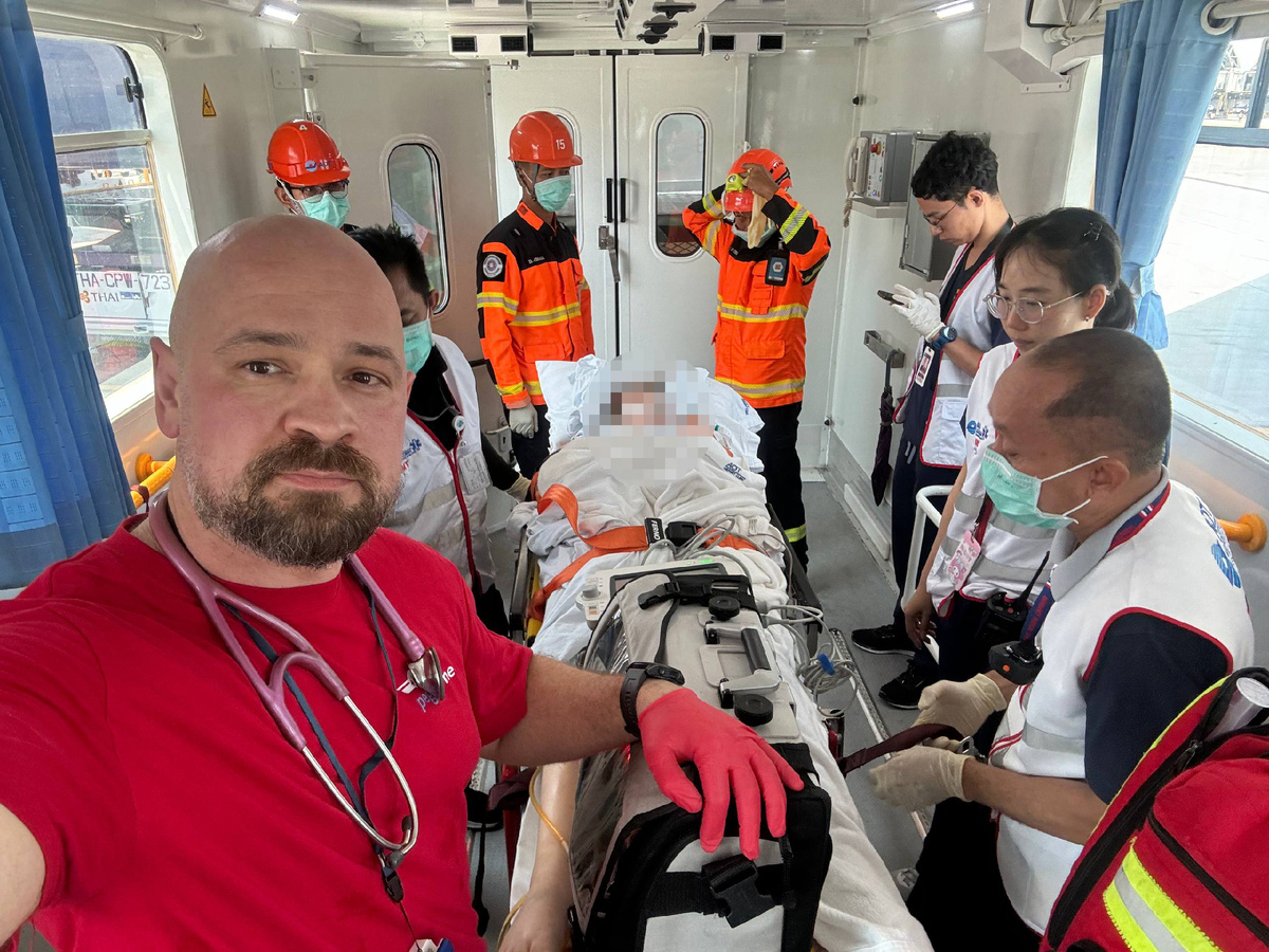 Посадка на самолет, амбулифт