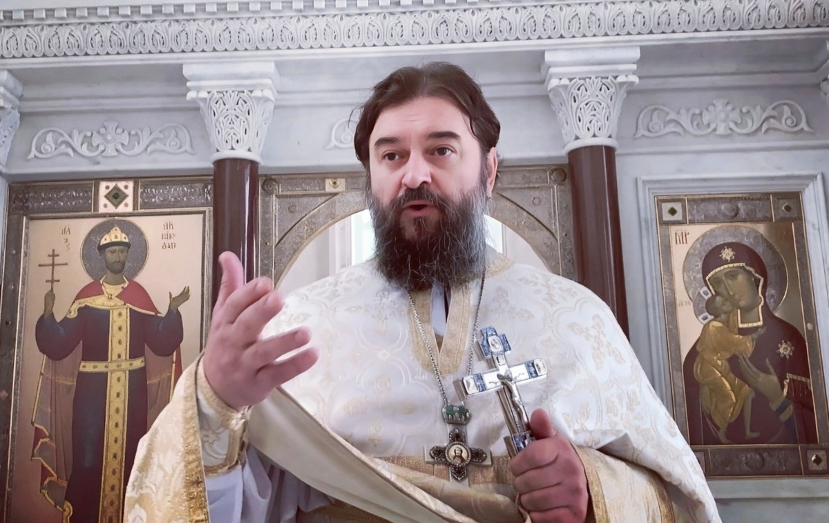 Андрей Ткачёв — протоиерей, настоятель Храма Троицы Живоначальной в Хохлах, писатель, телеведущий, блогер, миссионер.