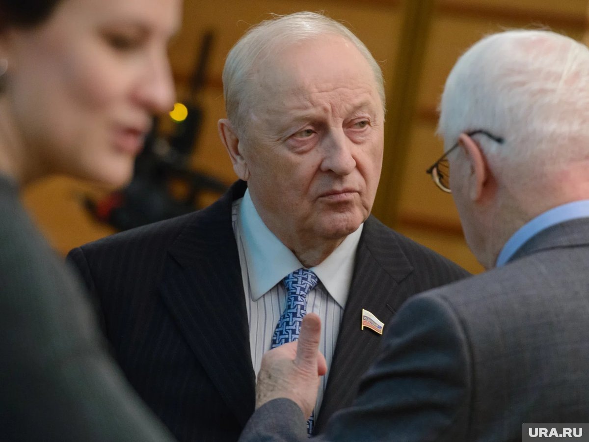    Паслеру приводят в пример Эдуарда Росселя, который фонтанировал идеями,..