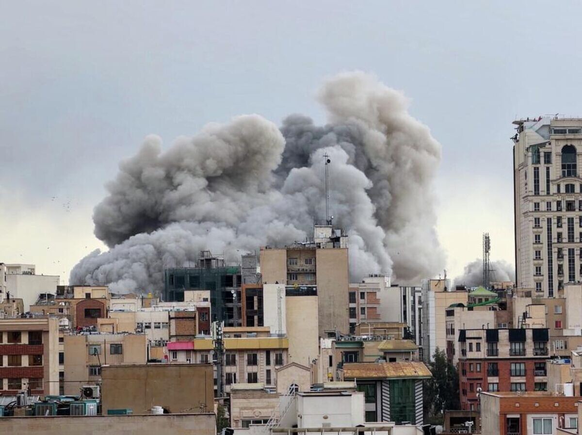    Дым на месте взрыва в Тегеране | © AP Photo / Mohsen Ganji