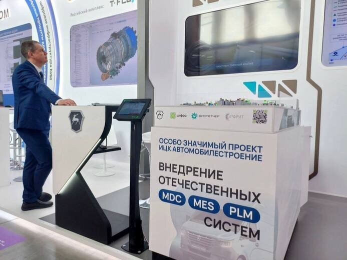 Система обеспечивает мониторинг и управление техникой, планирование работ, а также оптимизацию грузопотоков для снижения простоев и очередей. Источник: Официальный сайт ГК «Цифра».