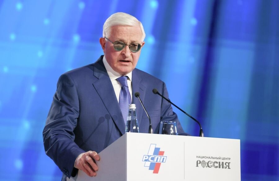    Президент Российского союза промышленников и предпринимателей (РСПП) Александр Шохин выступает на XXXV Съезде Российского союза промышленников и предпринимателей в Национальном центре «Россия» в Москве / Источник: © Михаил Метцель/РИА Новости