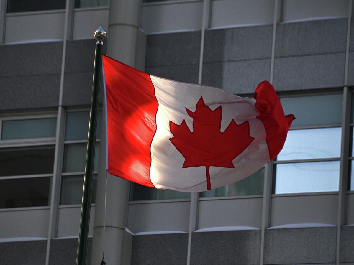    Флаг у здания посольства Канады в Москве | © РИА Новости / Алексей Филиппов