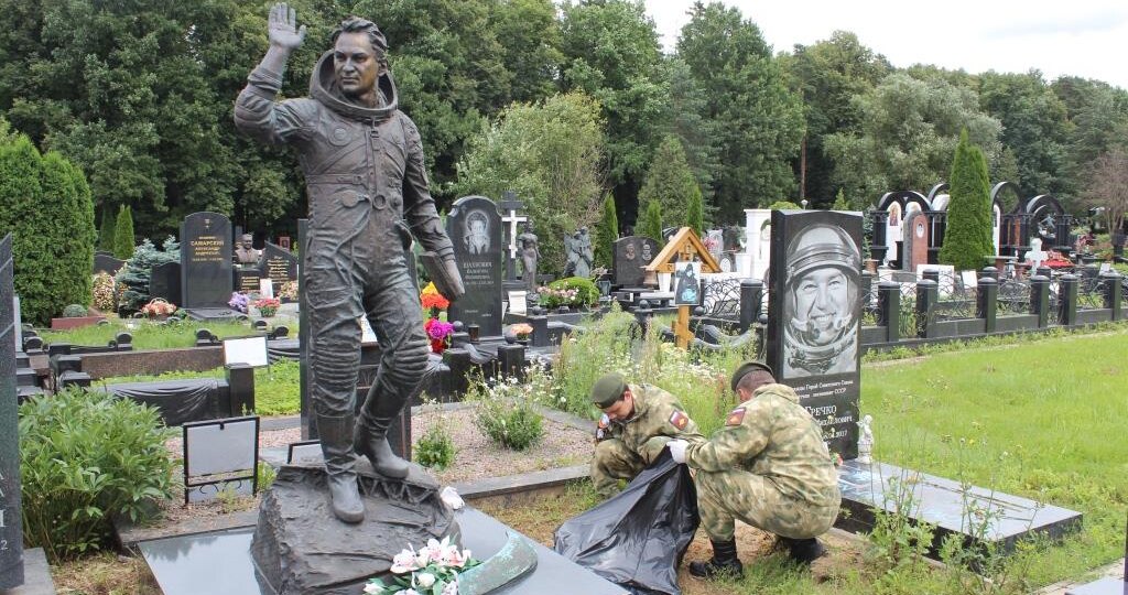 Троекуровское кладбище: аллея космонавтов, памятники и история покорителей космоса.