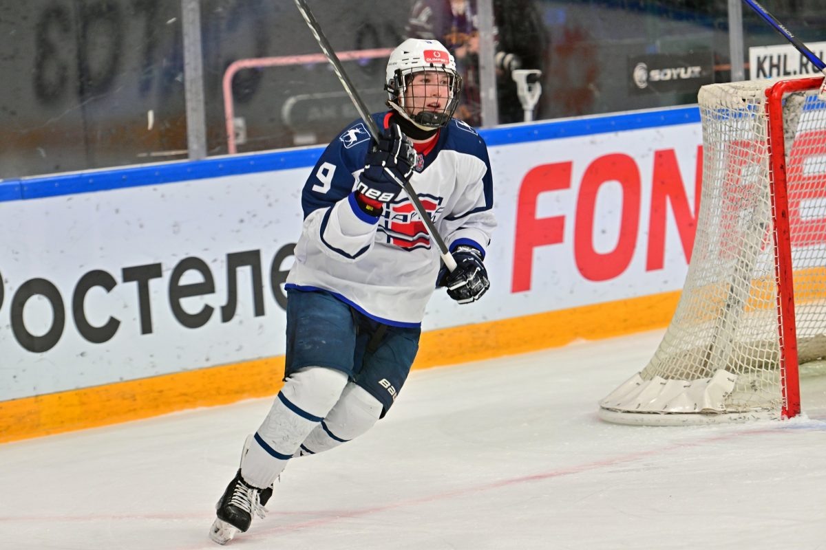    Герою матча Сергею Скворцову 11 марта исполнилось 17 лет