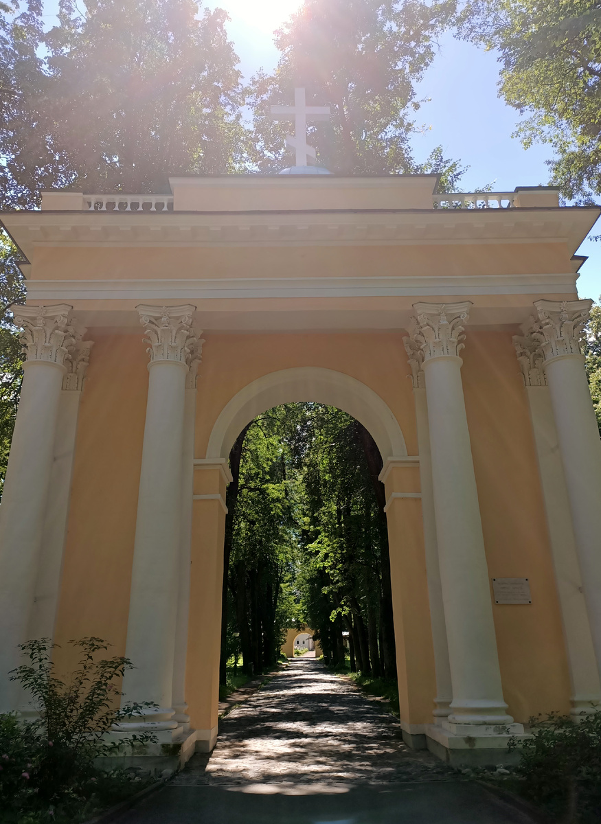 Святые ворота