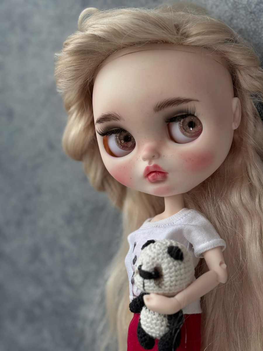 Кукла, которая смотрит в ответ