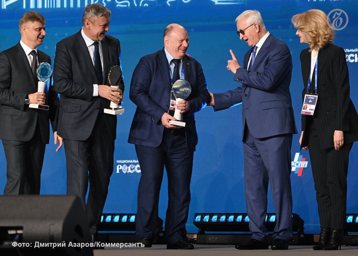 Слева направо: президент компании «Российские железные дороги» (РЖД) Олег Белозеров, генеральный директор компании «Русал» Евгений Никитин, президент, председатель правления ПАО "ГМК Норильский никель» Владимир Потанин, президент РСПП Александр Шохин и заместитель председателя Правительства России Татьяна Голикова на съезде