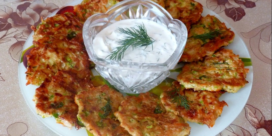 Капустные оладьи с сыром. Так вкусно, что капусту не успеваю покупать (муж сметает 20шт за раз)