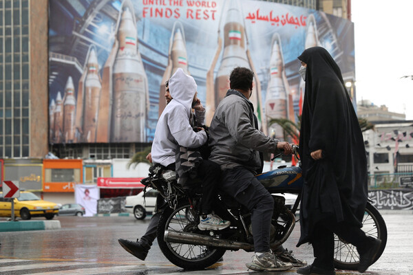 Билборд с изображением иранских ракет в Тегеране, март 2026 года / Majid Asgaripour/WANA/Reuters   📷