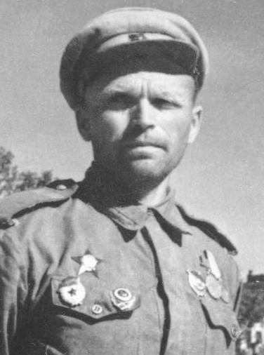 Пётр Алексеевич Гончаров (15 января 1903, Ерзовка, Саратовская губерния — 31 января 1944, Водяное, Днепропетровская область) — советский снайпер, участник Великой Отечественной войны, Герой Советского Союза (1944), гвардии старший сержант РККА. Один из самых результативных советских снайперов Второй мировой войны