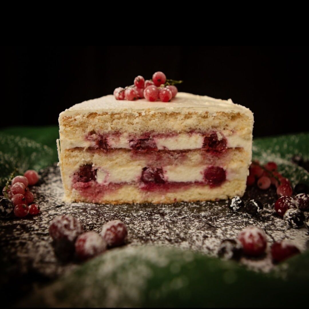 Торт с вишней.