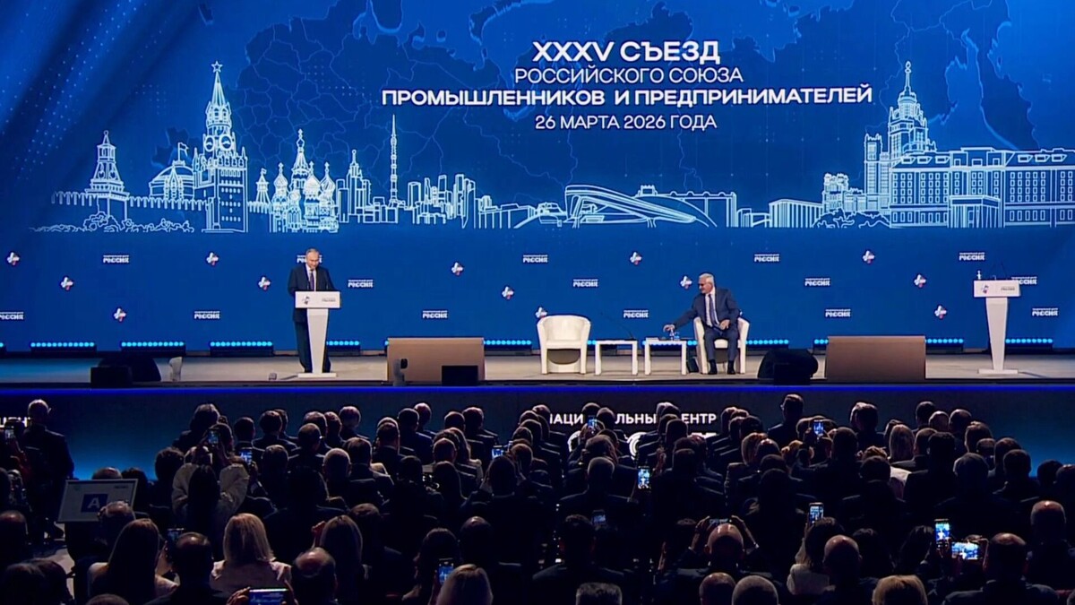    Президент РФ Владимир Путин призвал предпринимателей продолжать вкладываться в технологии.   Стоп-кадр видео