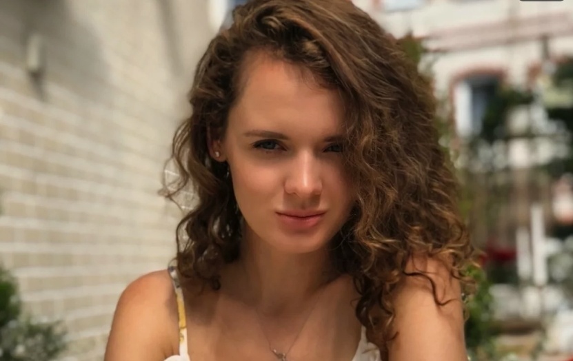 Сначала Лерчек, теперь Комбарова: блогеры одна за другой сообщают об онкологии