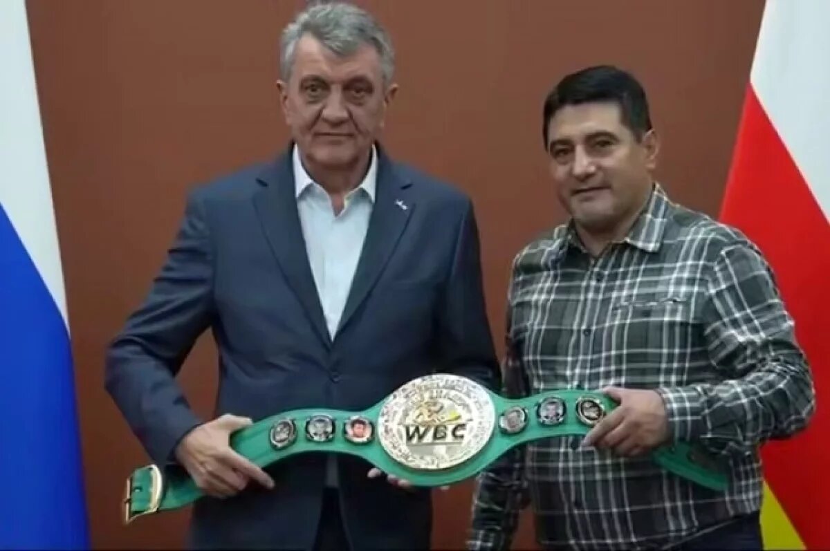    В Северную Осетию приехал знаменитый мексиканский боксер Эрик Моралес