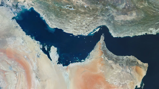 Спутниковый снимок Персидского залива, соединенного с Оманским заливом Ормузским проливом; 2025 год