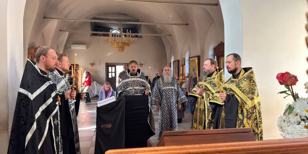 25 марта по благословению наместника Вознесенского мужского монастыря архимандрита Иоанна (Сухина) протоиерей Артемий Кравченко возглавил