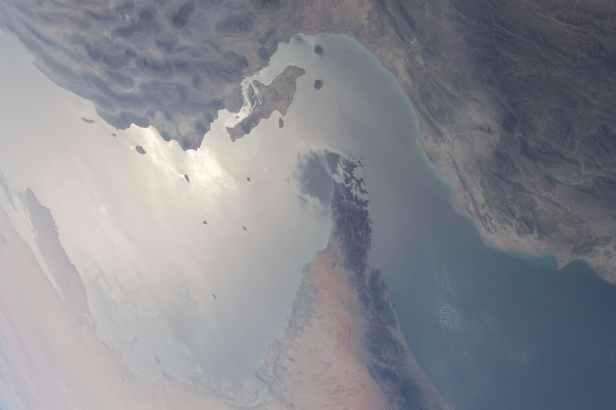     Ормузский пролив. Вид из космоса   
(cc) NASA Johnson