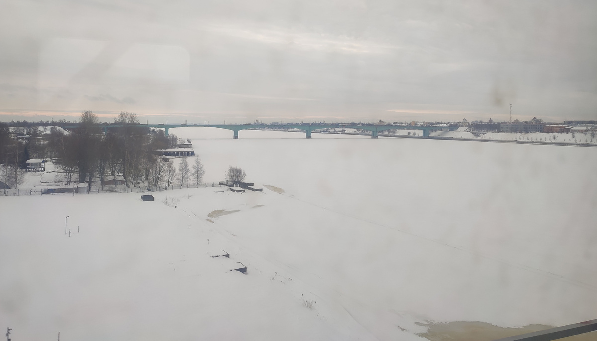 Ярославль. Вид с Николаевского моста на Октябрьский мост.