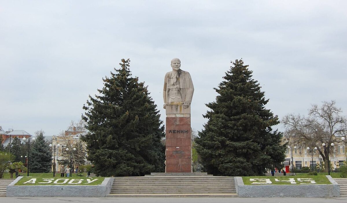     Памятник В. И. Ленину в городе Азове    
(cc) Anna Novikova
