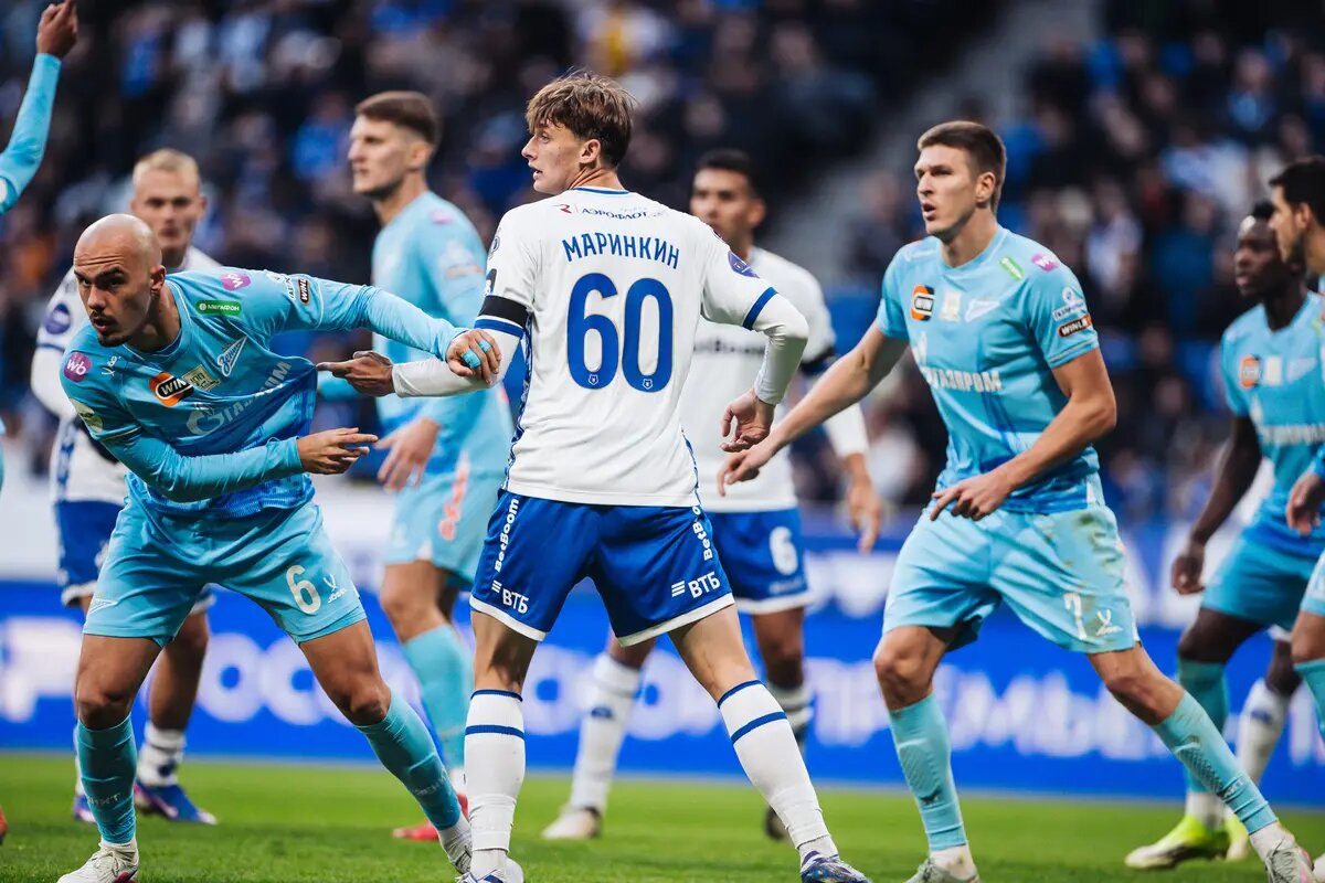 Динамовец Тимофей Маринкин против зенитовцев. Фото ФК Динамо 