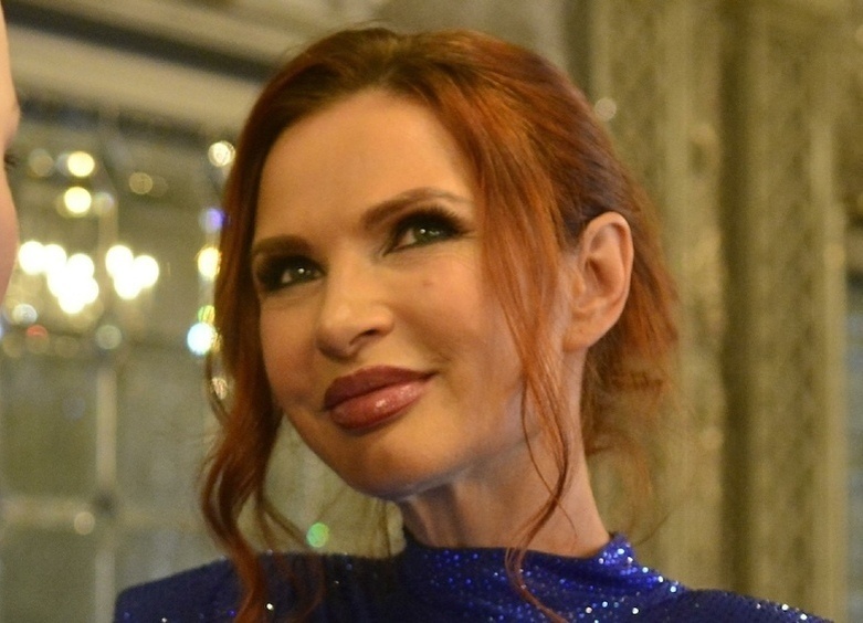     Эвелина Бледанс