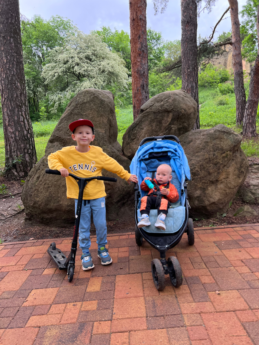 Дети там почему-то просыпались экстремально рано (в 5 утра), и в 6:00 мы уже были в парке на очередной тропе