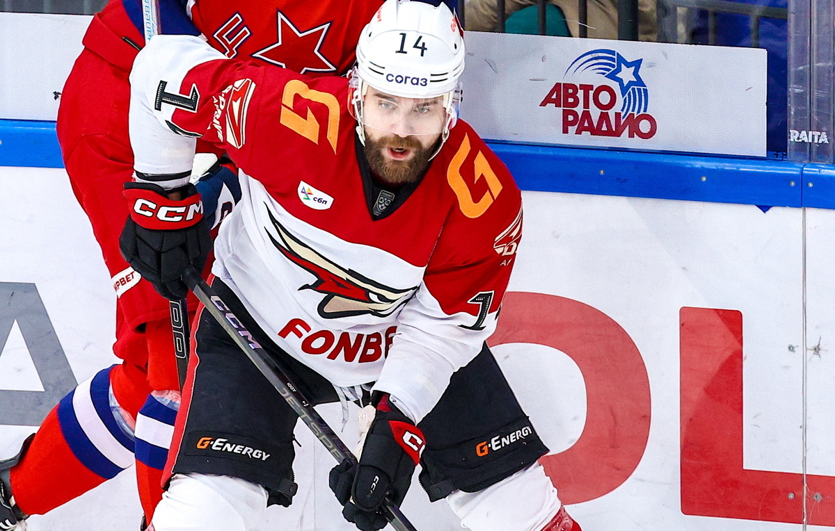    Нападающий "Авангарда" Иван Игумнов  Александр Щербак/ТАСС