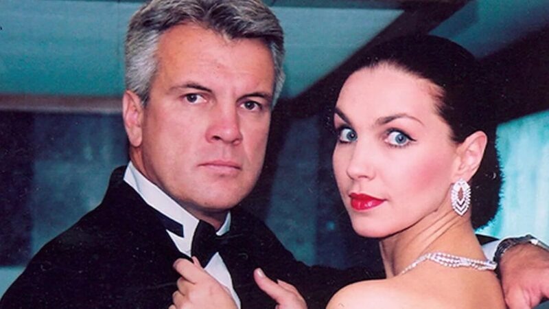    Светлана Боровская, первая супруга Анатолия Котенёва, была успешной телеведущей.